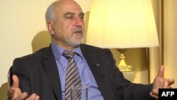 Президенттикке талапкерлердин бири Паруйр Айрикян кол салууга чейин.