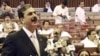Premierul Pakistanului Yousuf Raza Gilani vorbind astăzi în Parlament la Islamabad