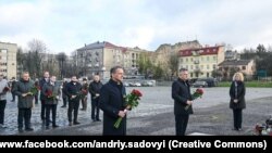 Очільник нідерландського МЗС розпочав візит з вшанування пам’яті полеглих захисників України 