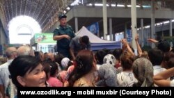 Qo‘yliq dehqon bozori Toshkentning eng gavjum bozorlaridan sanaladi. 