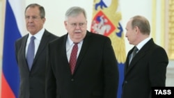 Russia's Foreign Minister Sergei Lavrov, (left), U.S. Ambassador to Russia John Tefft (center), and Russian President Vladimir Putin at a ceremony for the presentation of credentials by foreign ambassadors in Moscow. 