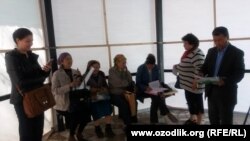  23 iyul kuni o‘ttizga yaqin ayoldan olti nafari O‘zbekiston Ma’muriy javobgarlik to‘g‘risidagi kodeksining 183-moddasi, mayda bezorilikda ayblanib 10 sutkaga qamaldi, qolganiga ogohlantirish berilib, qo‘yib yuborildi.
