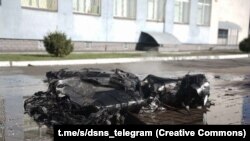 Один из сбитых дронов упал на территории школы в Киеве. 18 марта 2025 года.