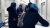 Дружини фігурантів «справи Хізб ут-Тахрір» подають скарги до канцелярії суду. Сімферополь, 8 грудня 2017 року