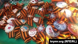 Since December 2022, desecrating a St. George's ribbon is against the law in Russia.