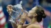 Арына Сабаленка з трафэем US Open