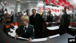 Віктор Янукович на ділянці прикордонного контролю на відкритті нового Донецького аеропорту, фото 14 травня 2012 року
