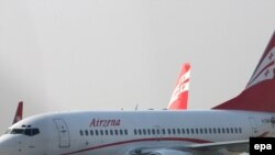 Самолет компании "Аирзена" готовится к полету в Москву 8 января