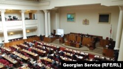 Газета «Резонанси», как и вышеупомянутое издание, не исключает, что 21 мая, когда черкесы отмечают День траура в связи с окончанием Кавказской войны, парламент примет решение о признании геноцида
