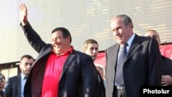 Armenia - Prosperous Armenia Party leader Gagik Tsarukian (L) and former President Levon Ter-Petrosian at an opposition rally in Yerevan, 24Oct2014.